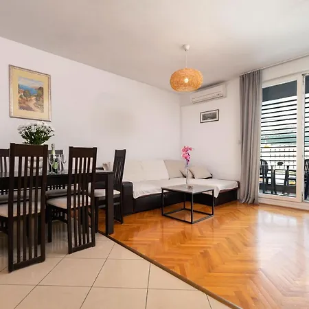 Vibe & Free Garage * ספליט