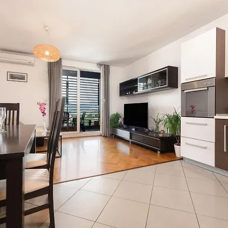 Apartman Vibe & Free Garage *